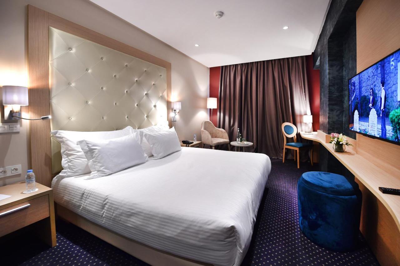 Flower Town & Hotel 4*
